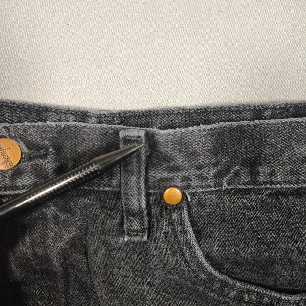 Wrangler Jeans Mens 36x30 Black Straight Leg Faded Denim Cotton 1013MWZWK